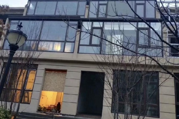 影响铝合金门窗价格因素